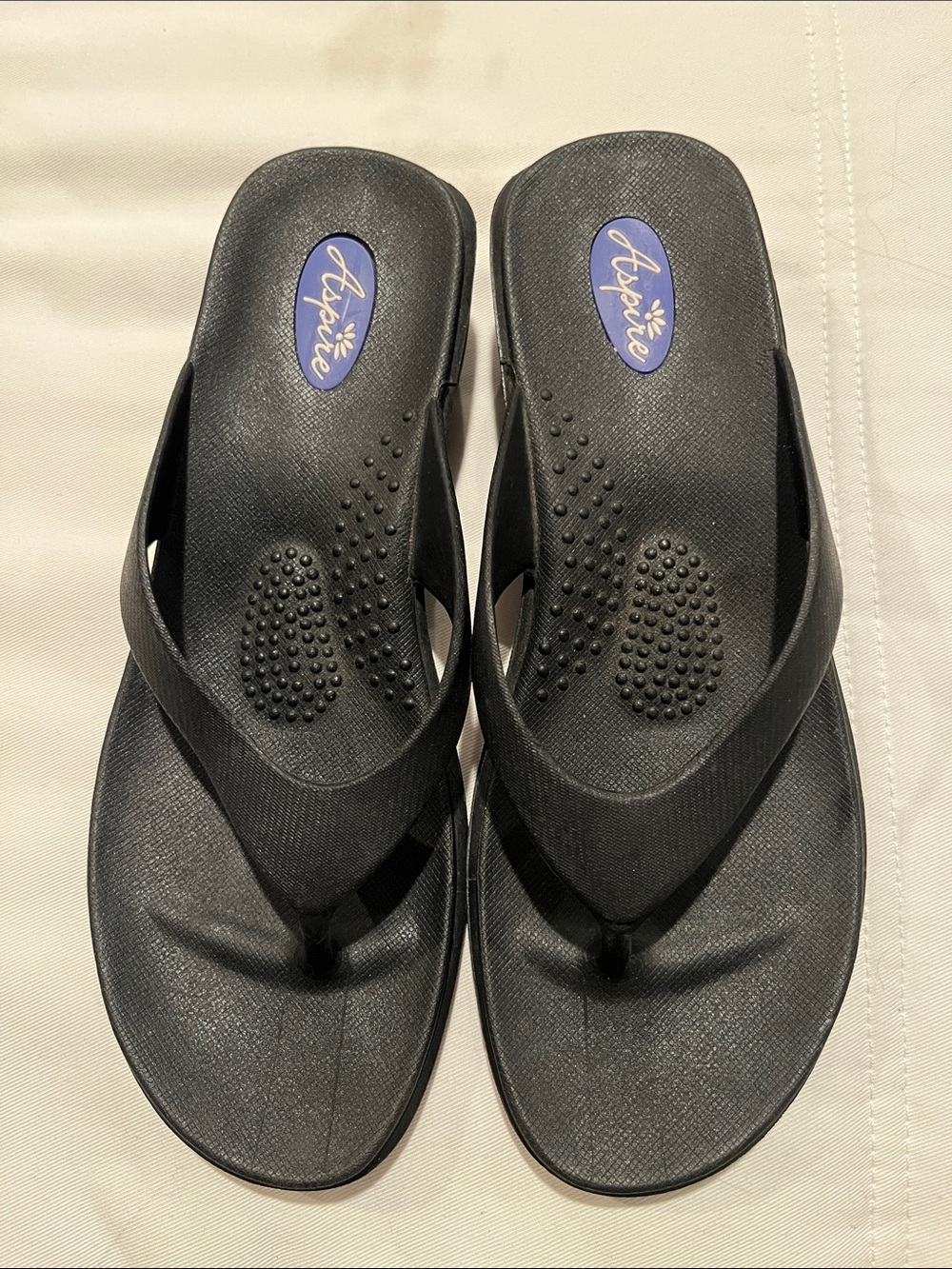 Aspire Black Women's Cushioned Thong Sandals size M/L